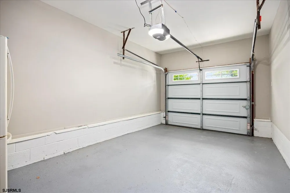 811 N Burghley Ave Ventnor, NJ 08406