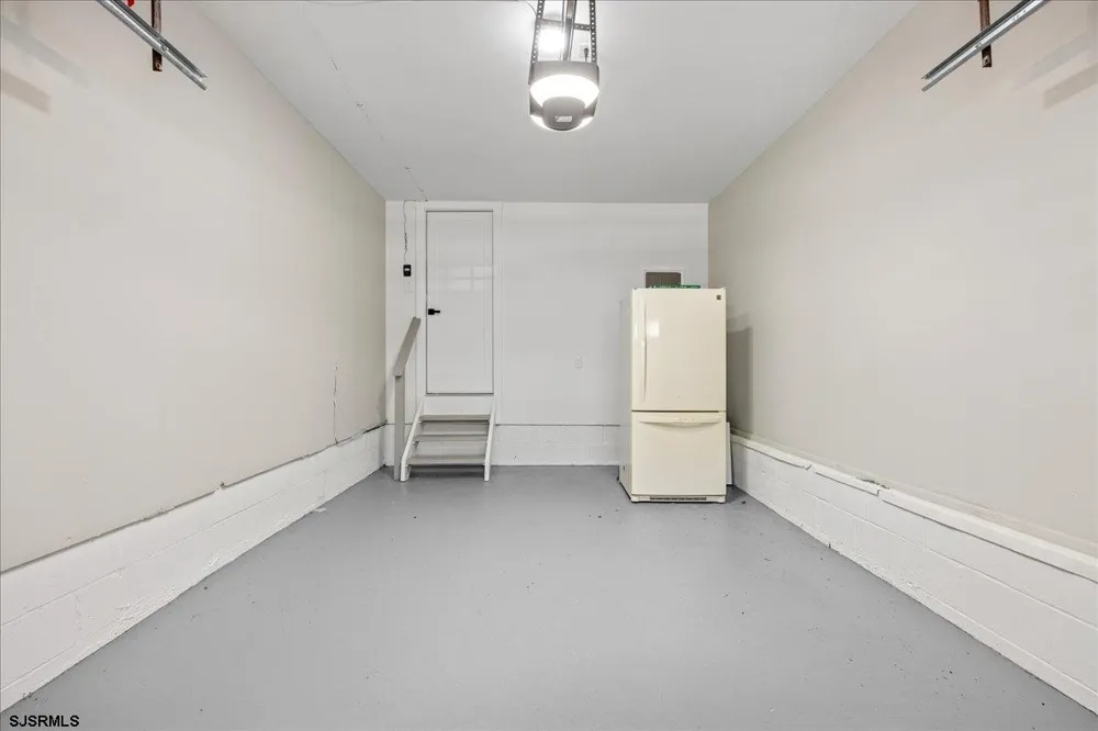 811 N Burghley Ave Ventnor, NJ 08406