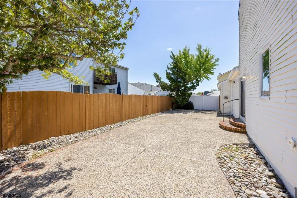 811 N Burghley Ave Ventnor, NJ 08406