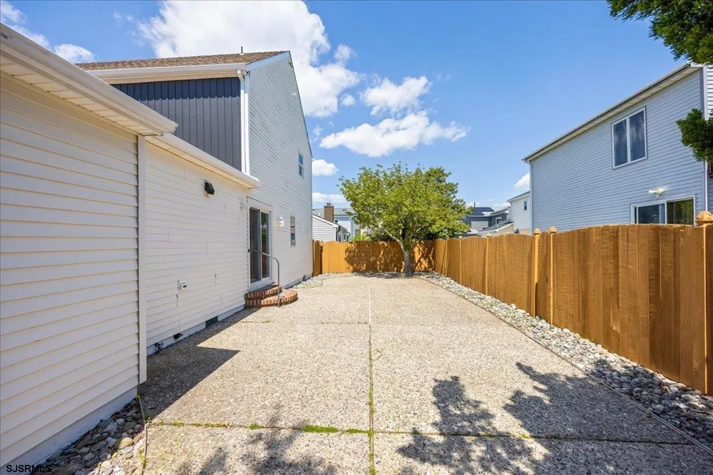 811 N Burghley Ave Ventnor, NJ 08406