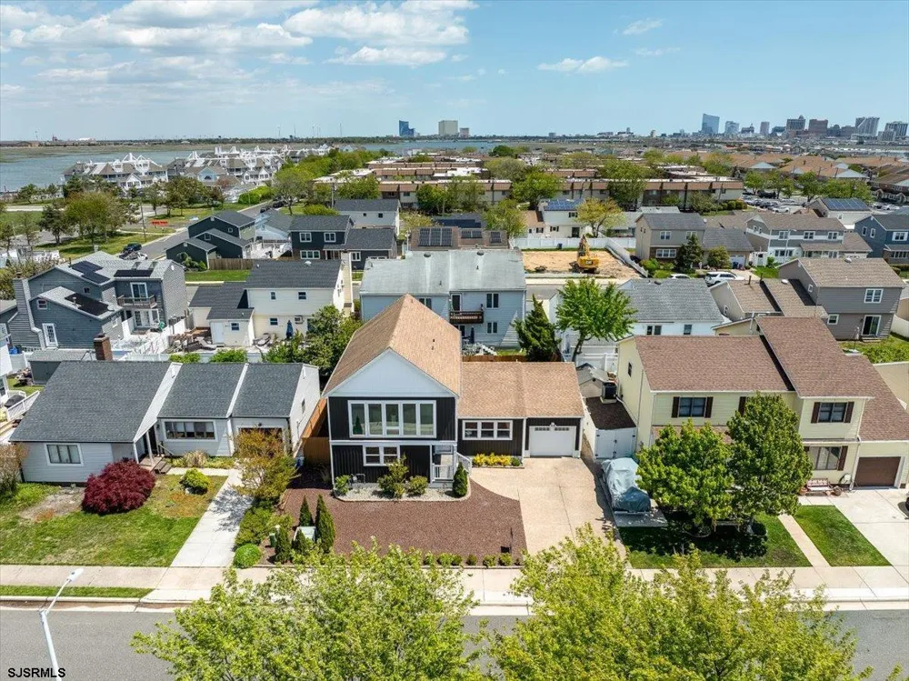 811 N Burghley Ave Ventnor, NJ 08406