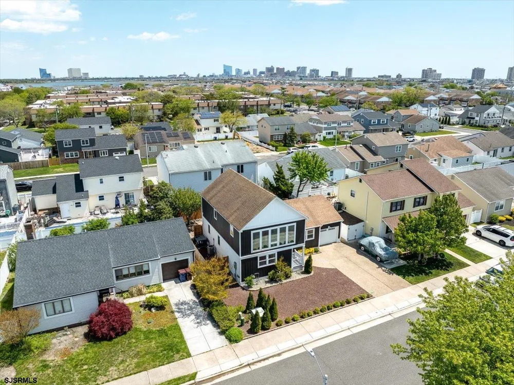 811 N Burghley Ave Ventnor, NJ 08406