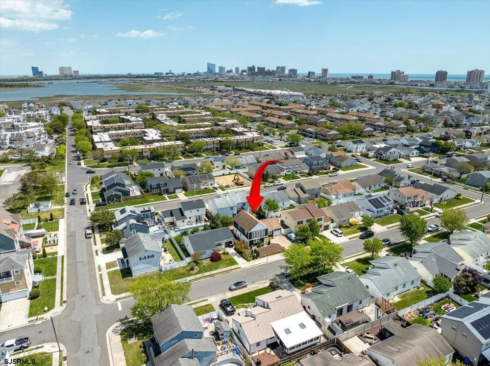 811 N Burghley Ave Ventnor, NJ 08406