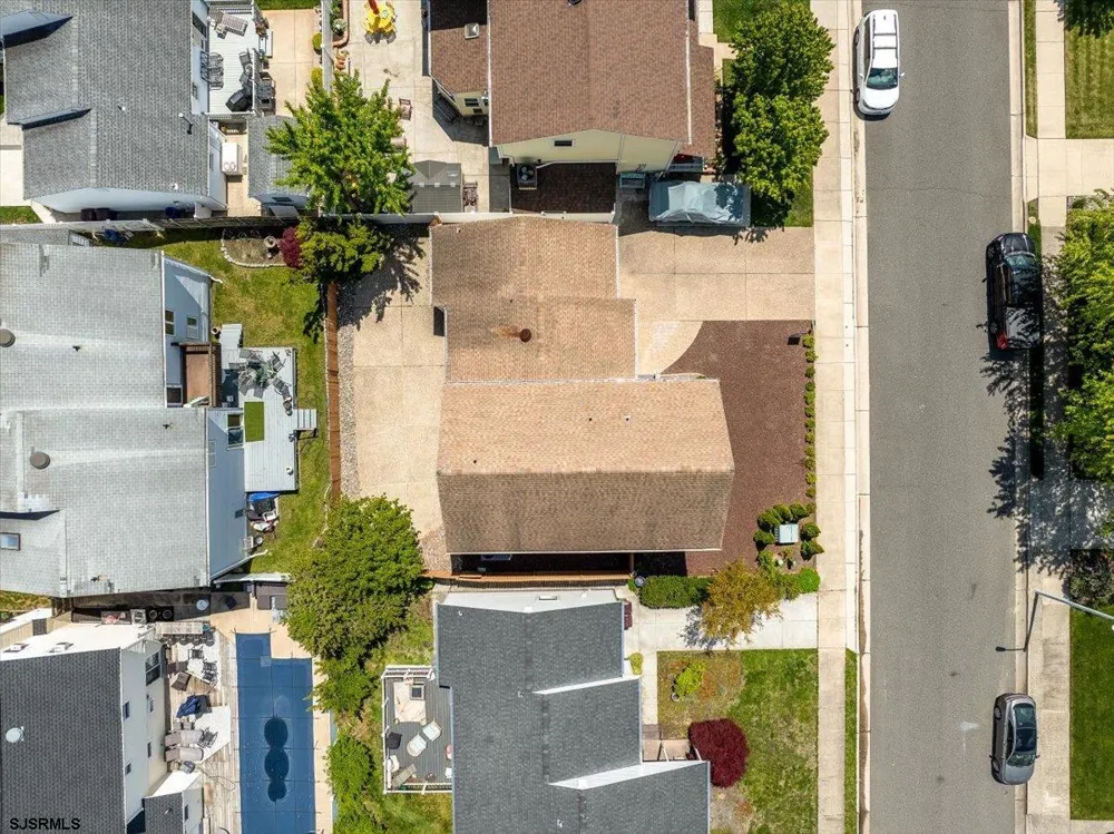 811 N Burghley Ave Ventnor, NJ 08406