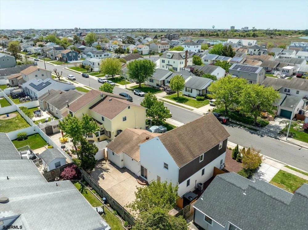 811 N Burghley Ave Ventnor, NJ 08406