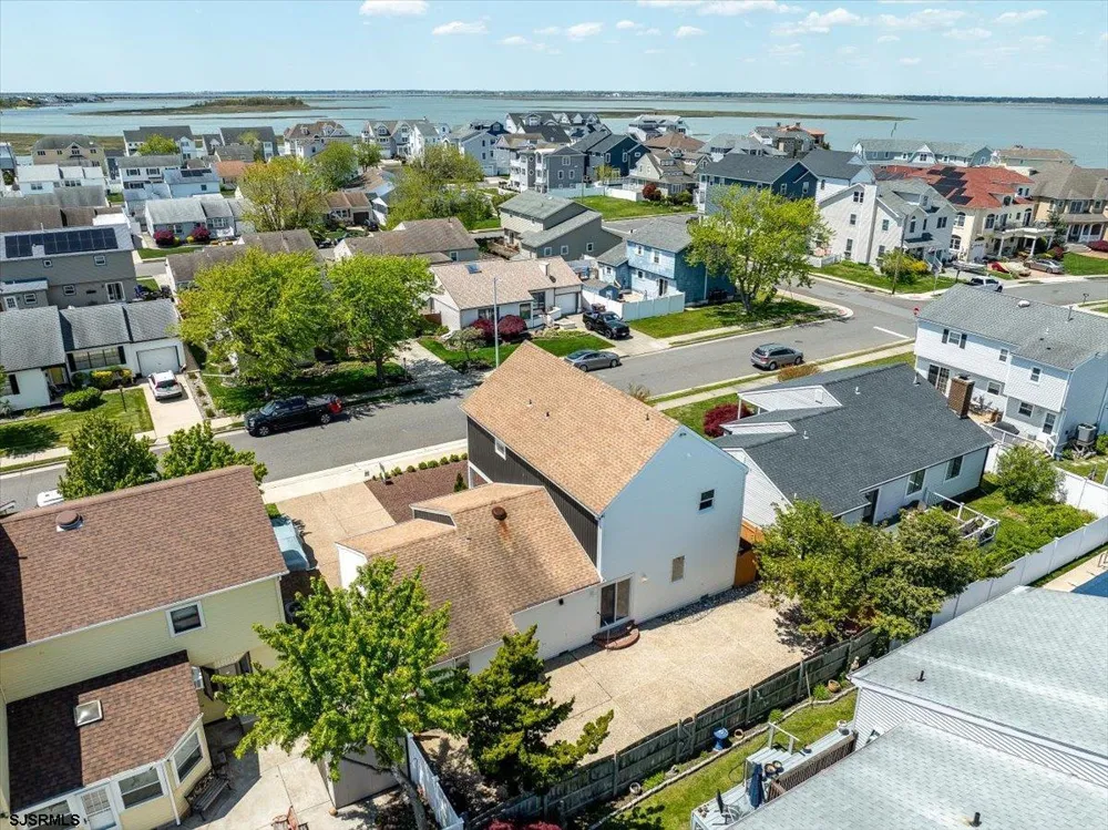 811 N Burghley Ave Ventnor, NJ 08406
