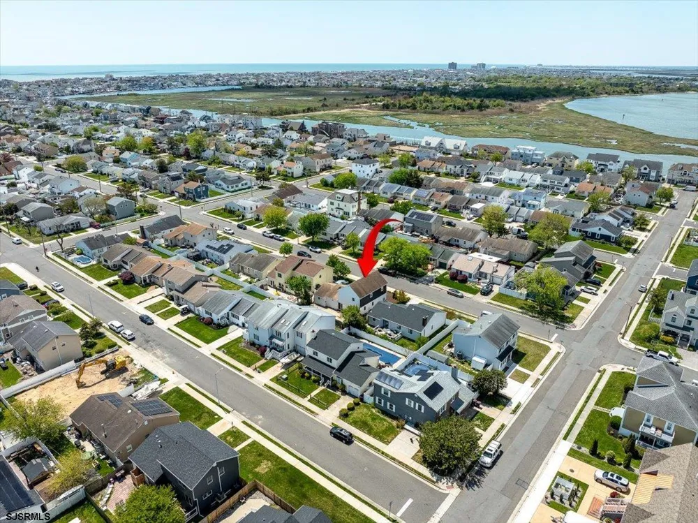 811 N Burghley Ave Ventnor, NJ 08406