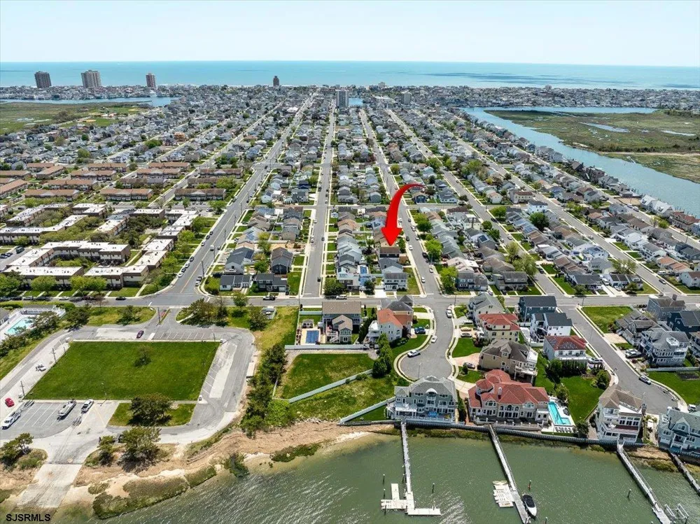 811 N Burghley Ave Ventnor, NJ 08406