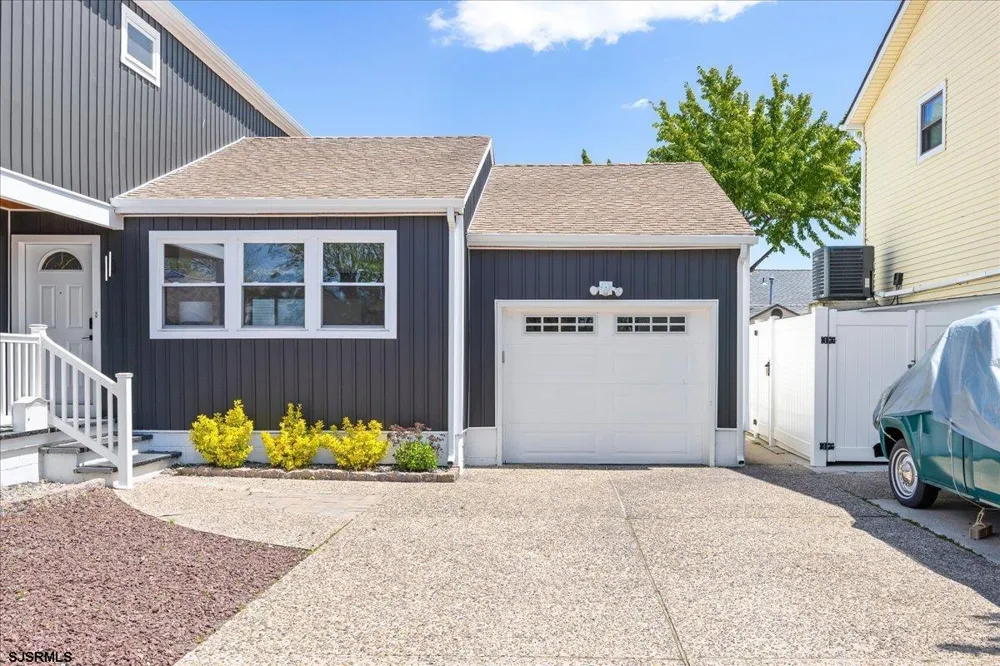 811 N Burghley Ave Ventnor, NJ 08406