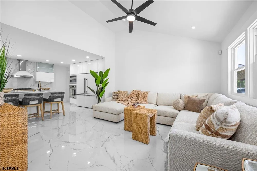 811 N Burghley Ave Ventnor, NJ 08406