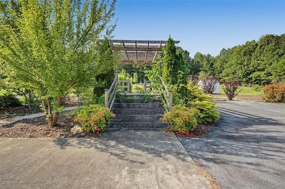 250 Crowe Springs Road NW Cartersville, GA 30121
