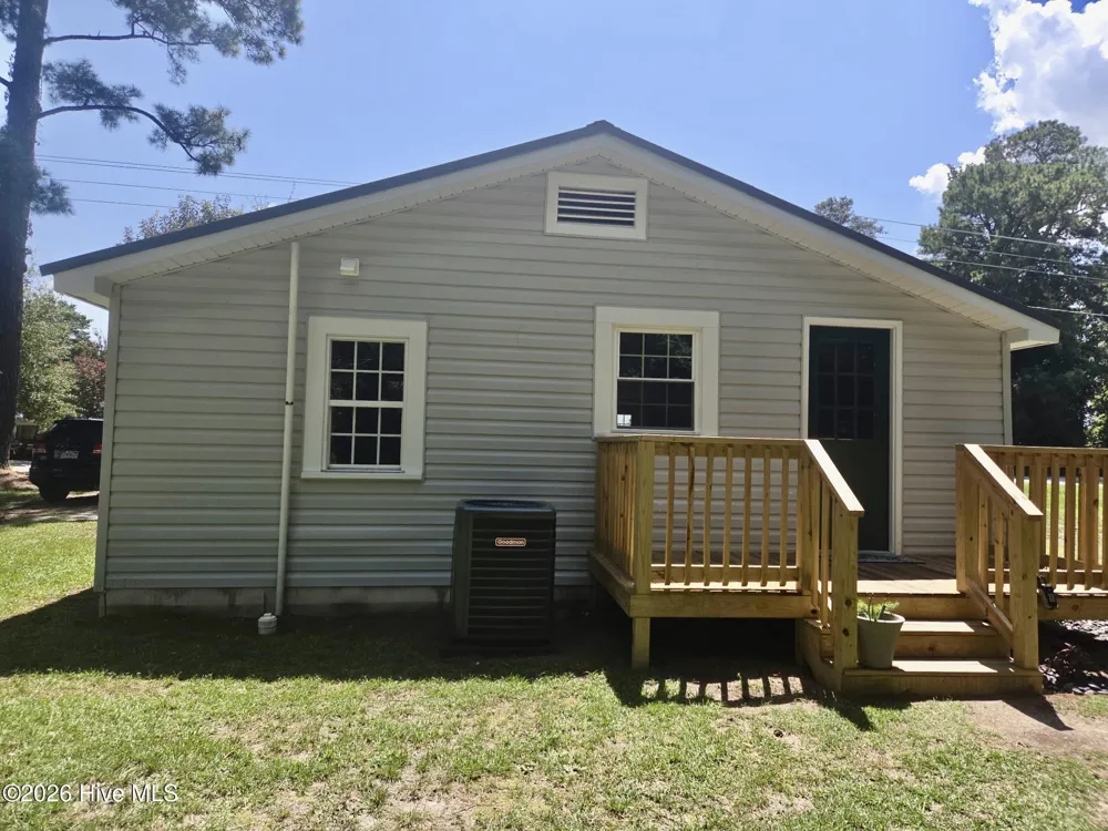 1106 S Dobson Chapel Road S Magnolia, NC 28453