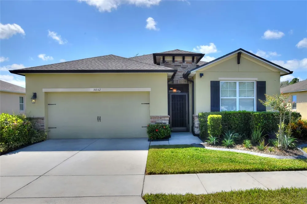 5852 MARSH LANDING DRIVE Winter Haven, FL 33881