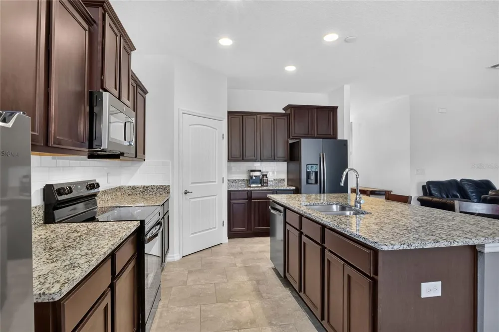 5852 MARSH LANDING DRIVE Winter Haven, FL 33881