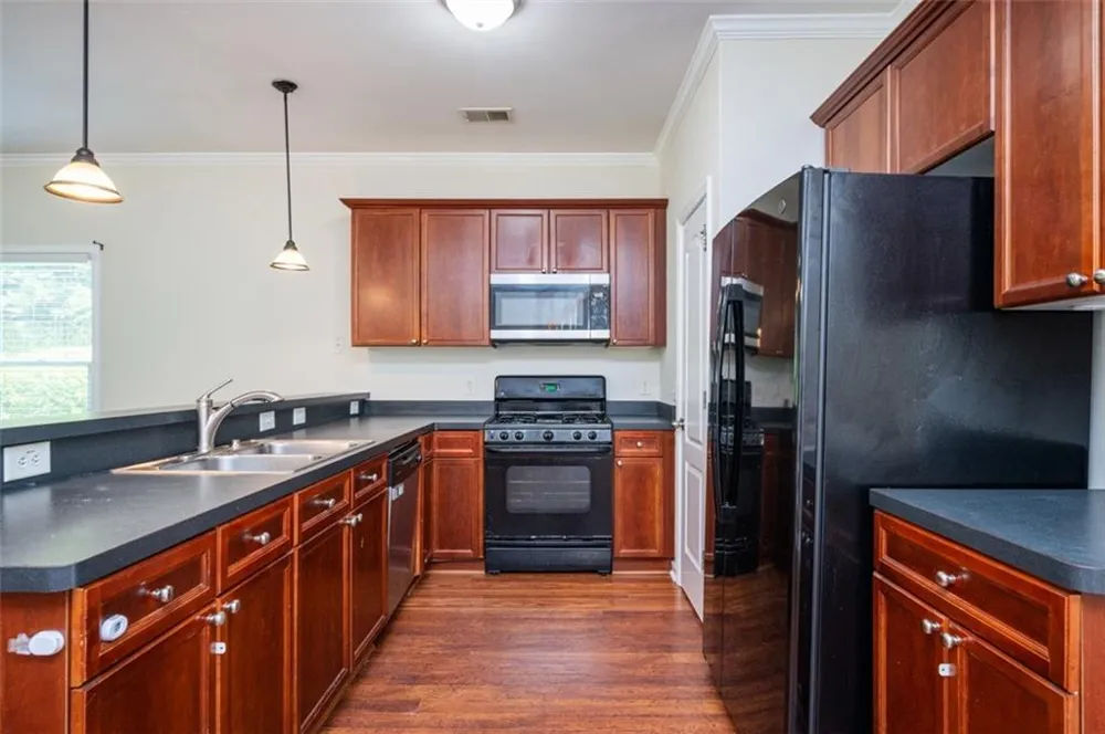 100 Red Barn Lane Acworth, GA 30102