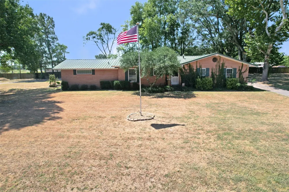 111 E Oak Street Yantis, TX 75497