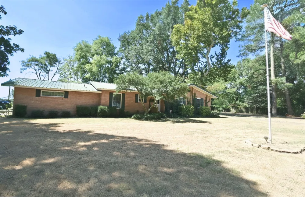 111 E Oak Street Yantis, TX 75497