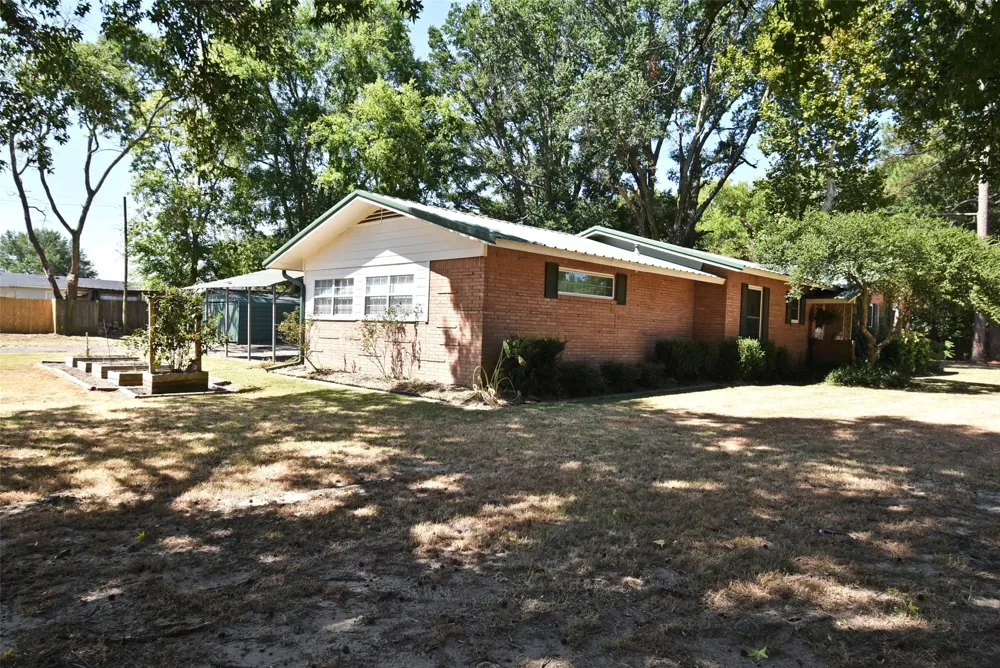 111 E Oak Street Yantis, TX 75497