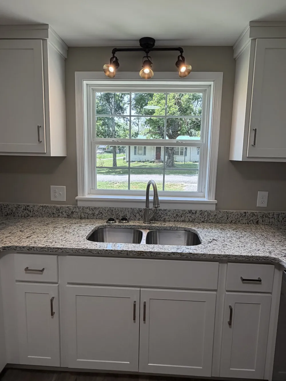 112 Clinton St Russellville, KY 42276
