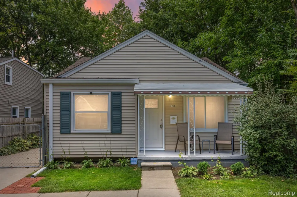 2200 Guthrie Avenue Royal Oak City, MI 48067