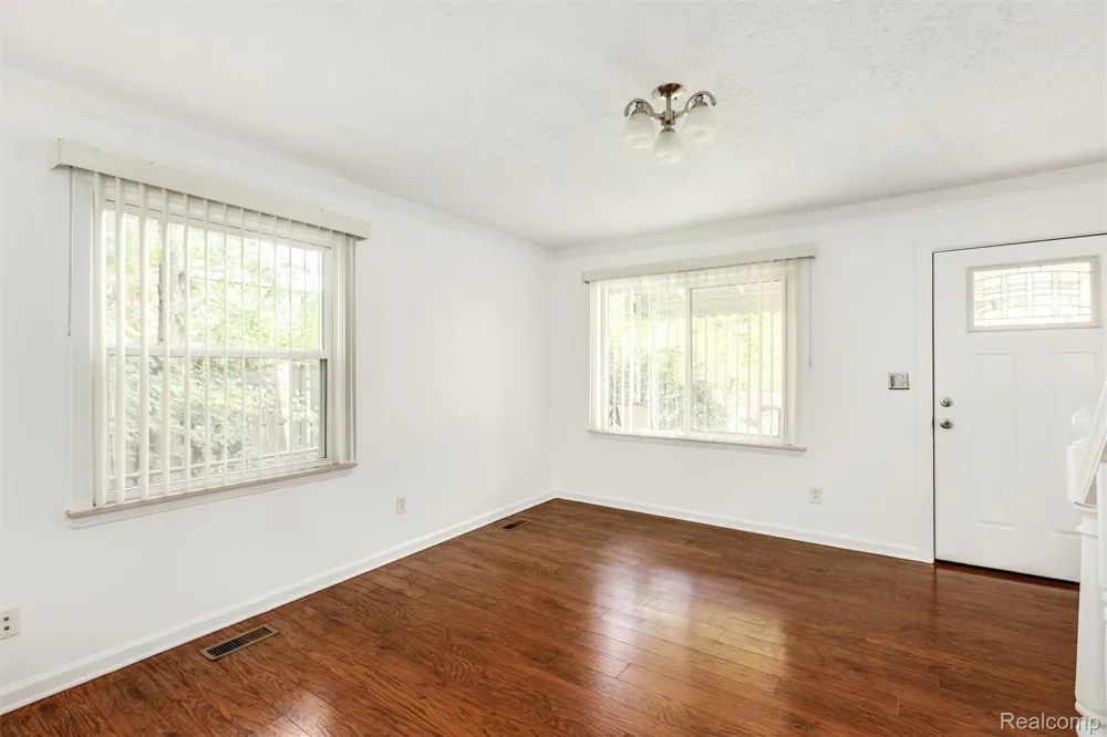 2200 Guthrie Avenue Royal Oak City, MI 48067