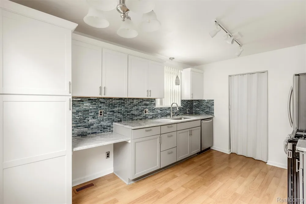 2200 Guthrie Avenue Royal Oak City, MI 48067