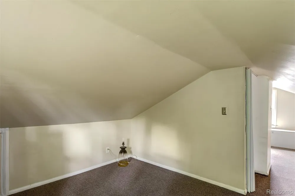 2200 Guthrie Avenue Royal Oak City, MI 48067