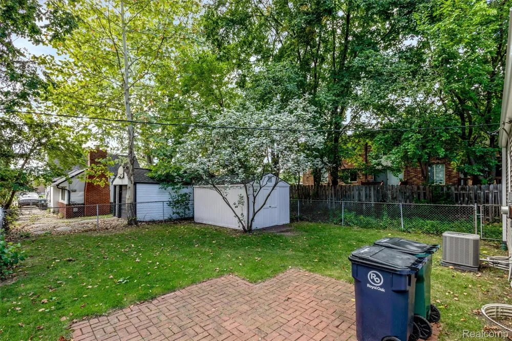 2200 Guthrie Avenue Royal Oak City, MI 48067