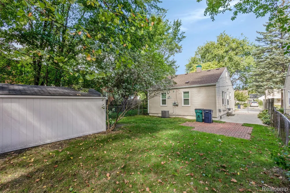 2200 Guthrie Avenue Royal Oak City, MI 48067
