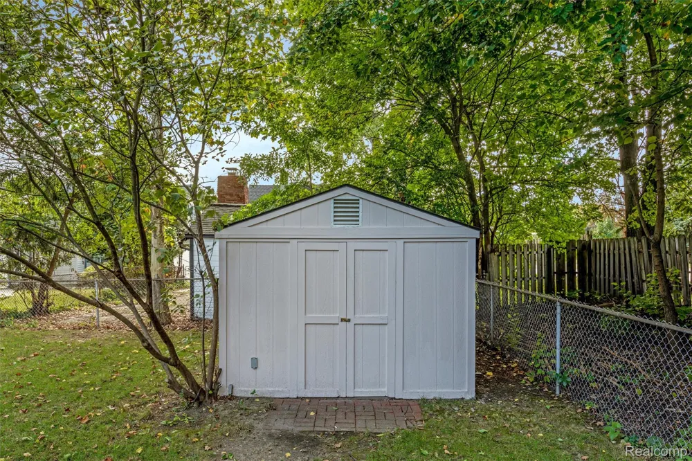 2200 Guthrie Avenue Royal Oak City, MI 48067