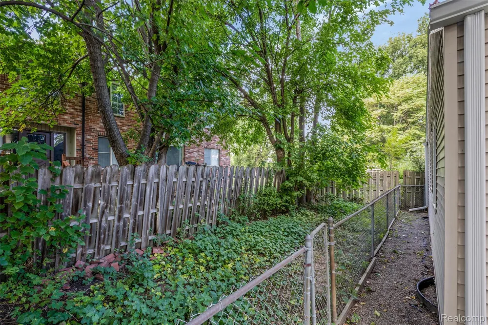 2200 Guthrie Avenue Royal Oak City, MI 48067
