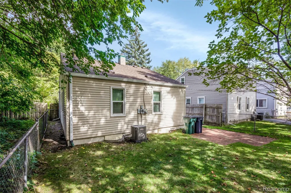 2200 Guthrie Avenue Royal Oak City, MI 48067