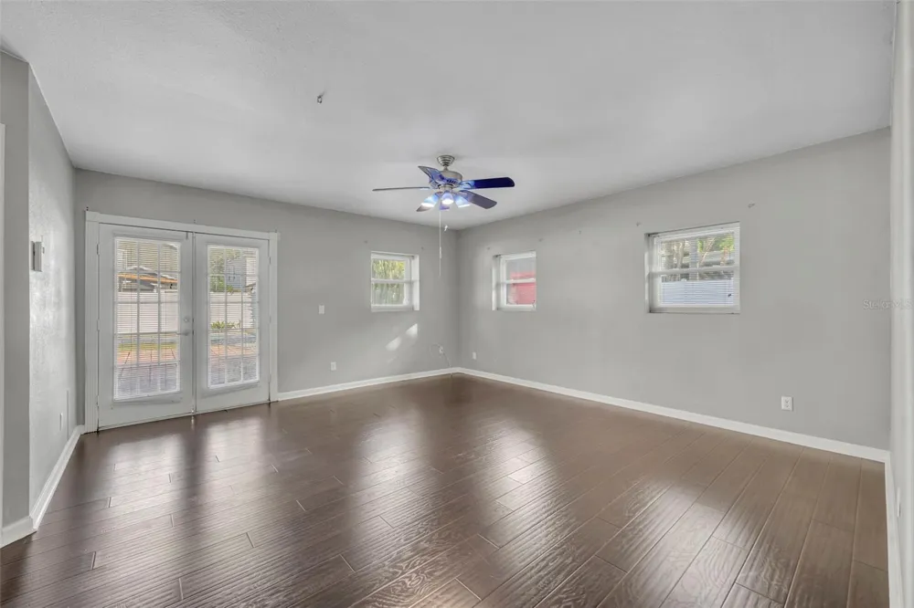 1811 PARK LAKE STREET Orlando, FL 32803