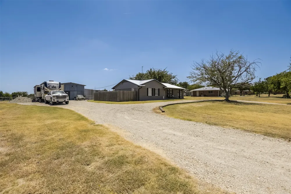 472 Cox Road Waxahachie, TX 75167