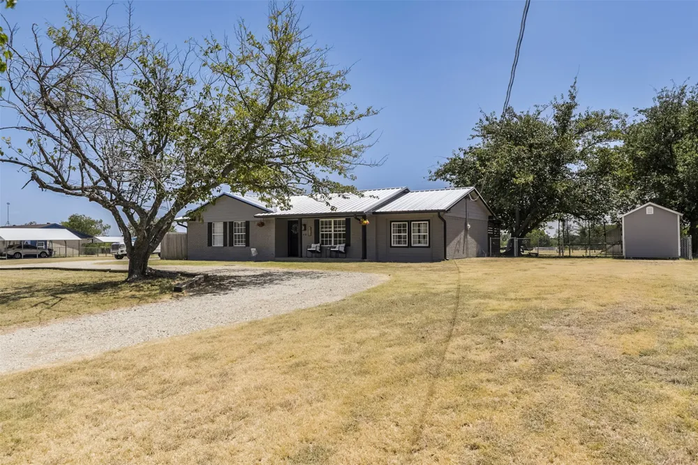 472 Cox Road Waxahachie, TX 75167