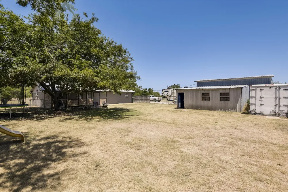 472 Cox Road Waxahachie, TX 75167