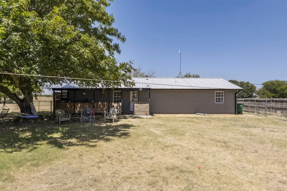472 Cox Road Waxahachie, TX 75167