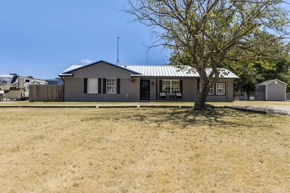 472 Cox Road Waxahachie, TX 75167