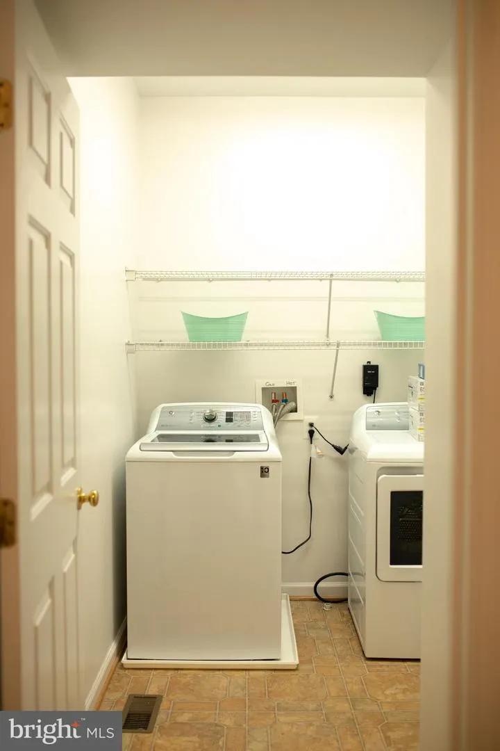 18061 CAMDENHURST DRIVE Gainesville, VA 20155