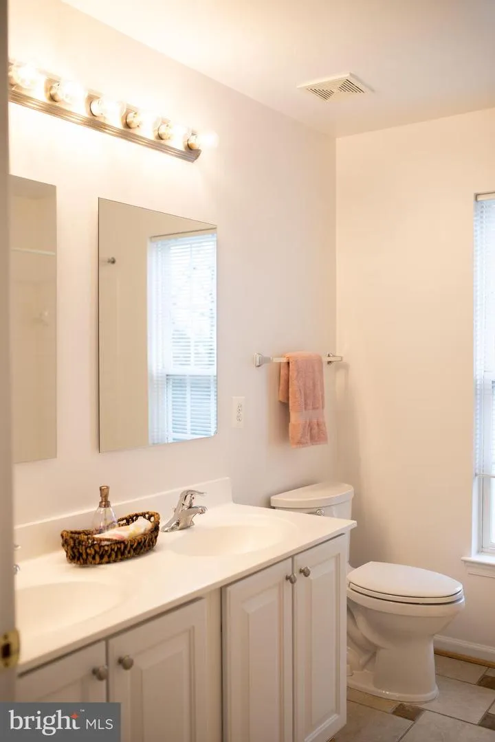 18061 CAMDENHURST DRIVE Gainesville, VA 20155