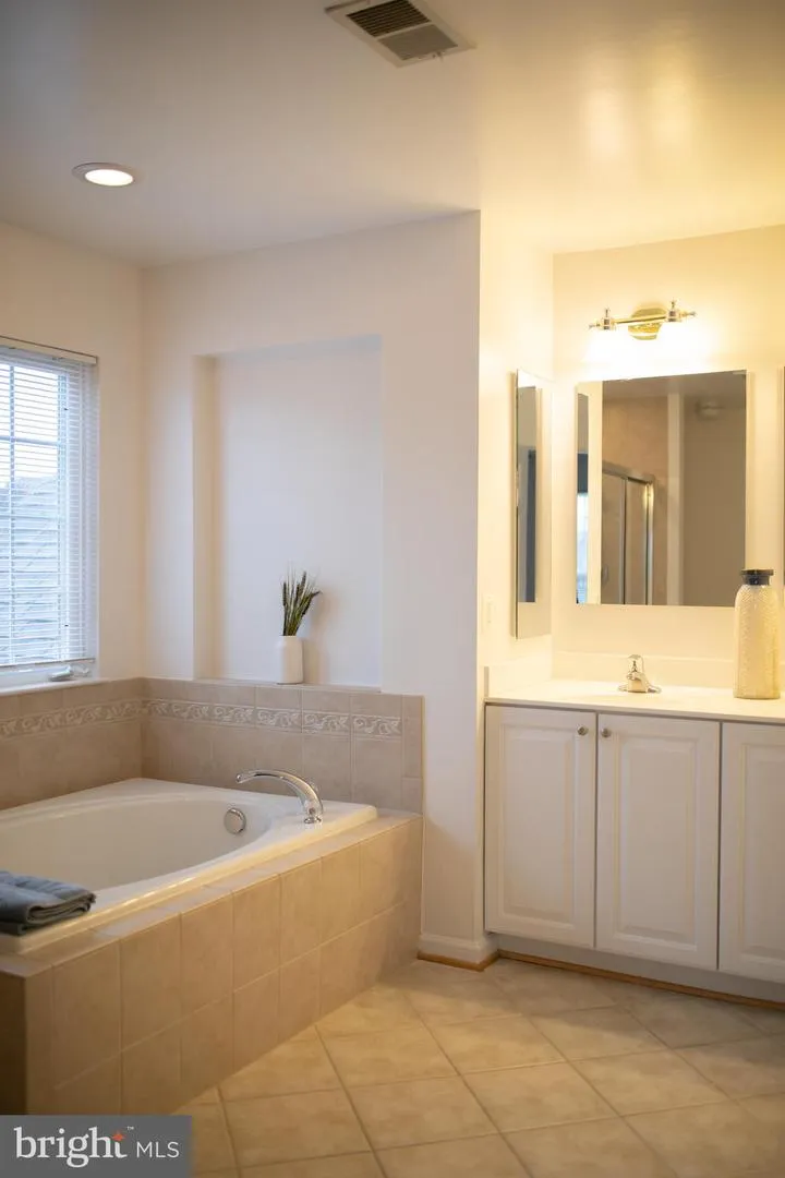 18061 CAMDENHURST DRIVE Gainesville, VA 20155