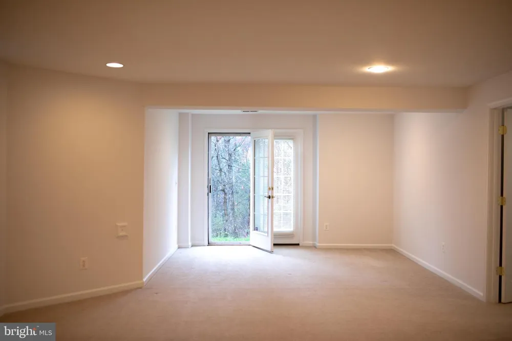 18061 CAMDENHURST DRIVE Gainesville, VA 20155