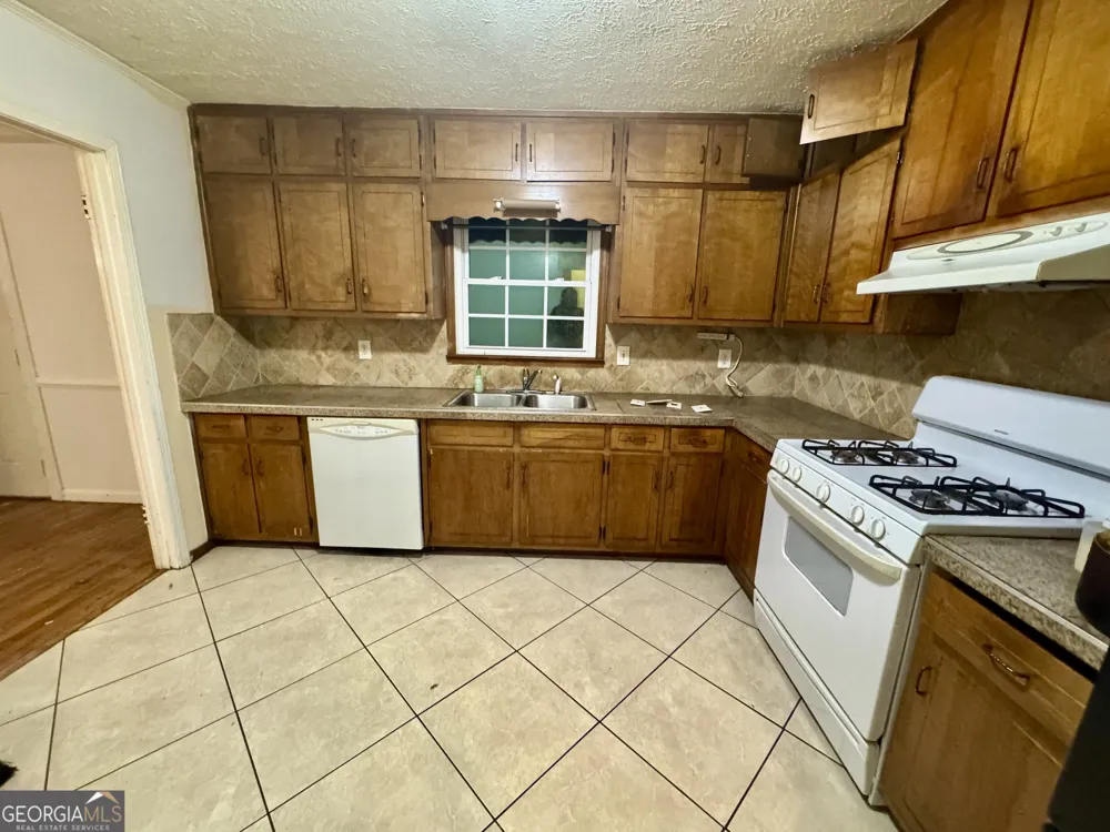 3414 Twin Village LN Snellville, GA 30039