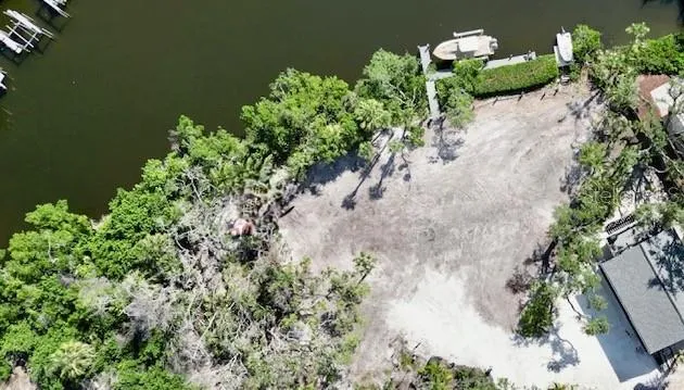 7233 MIDNIGHT PASS ROAD Sarasota, FL 34242