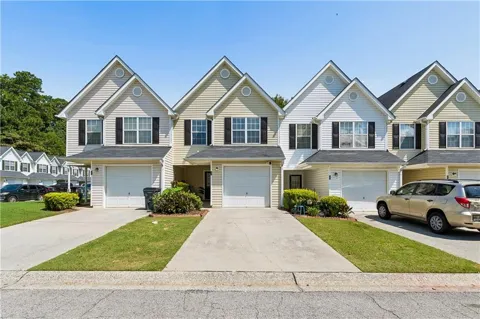 253 Gallant SE #17