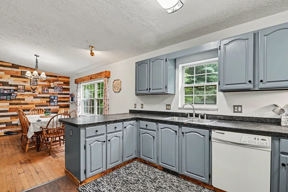 6113 102nd Avenue South Haven, MI 49090