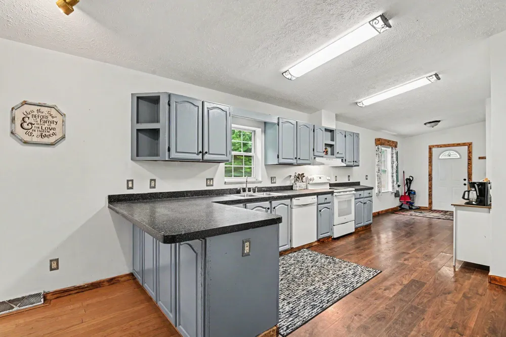 6113 102nd Avenue South Haven, MI 49090