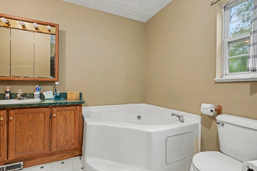 6113 102nd Avenue South Haven, MI 49090