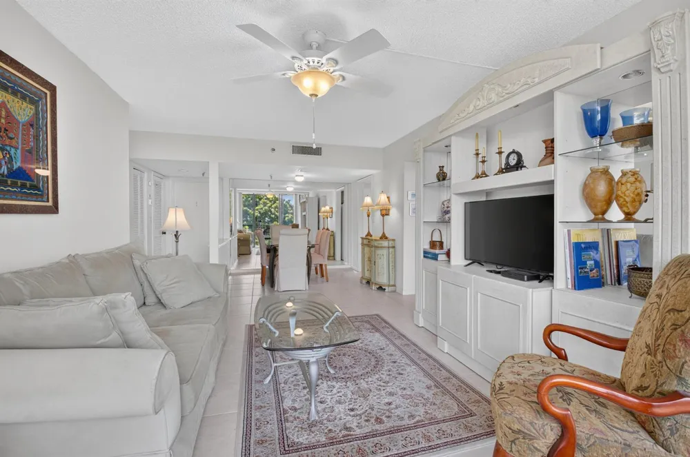6895 WILLOW WOOD DRIVE #1066 Boca Raton, FL 33434