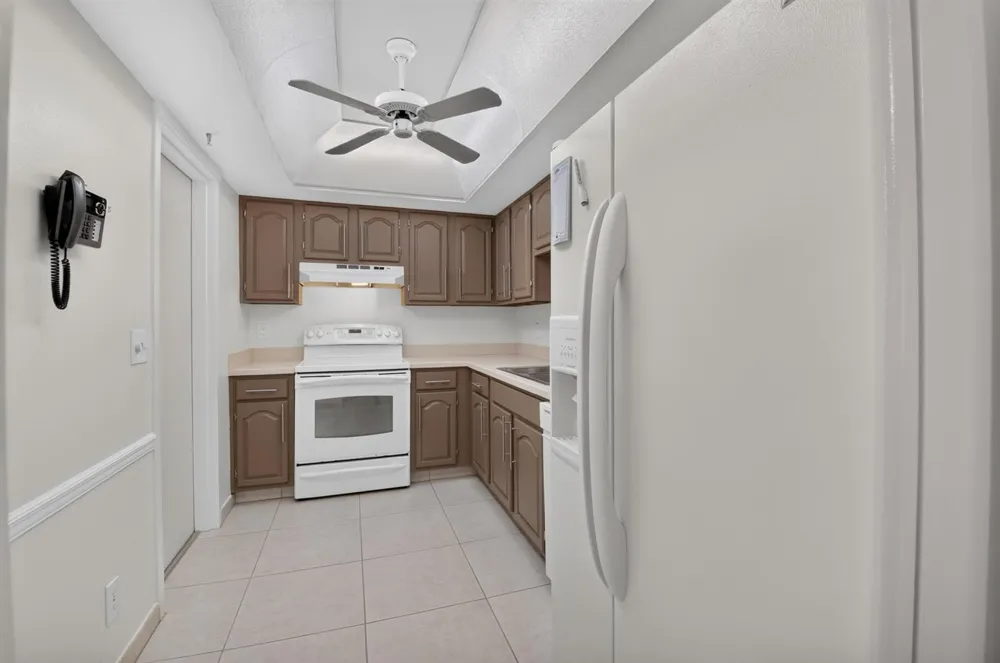 6895 WILLOW WOOD DRIVE #1066 Boca Raton, FL 33434